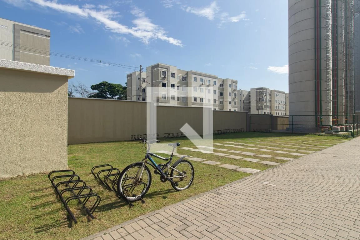 2-bedroom apartment in a building with a pool — photo 4