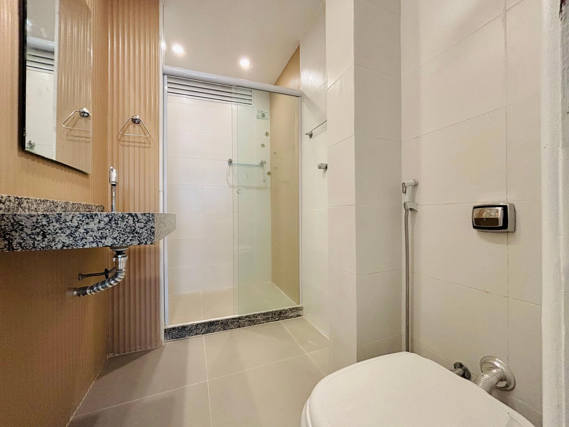 Bathtub in a 3-bedroom apartment, 84 m² — photo 14