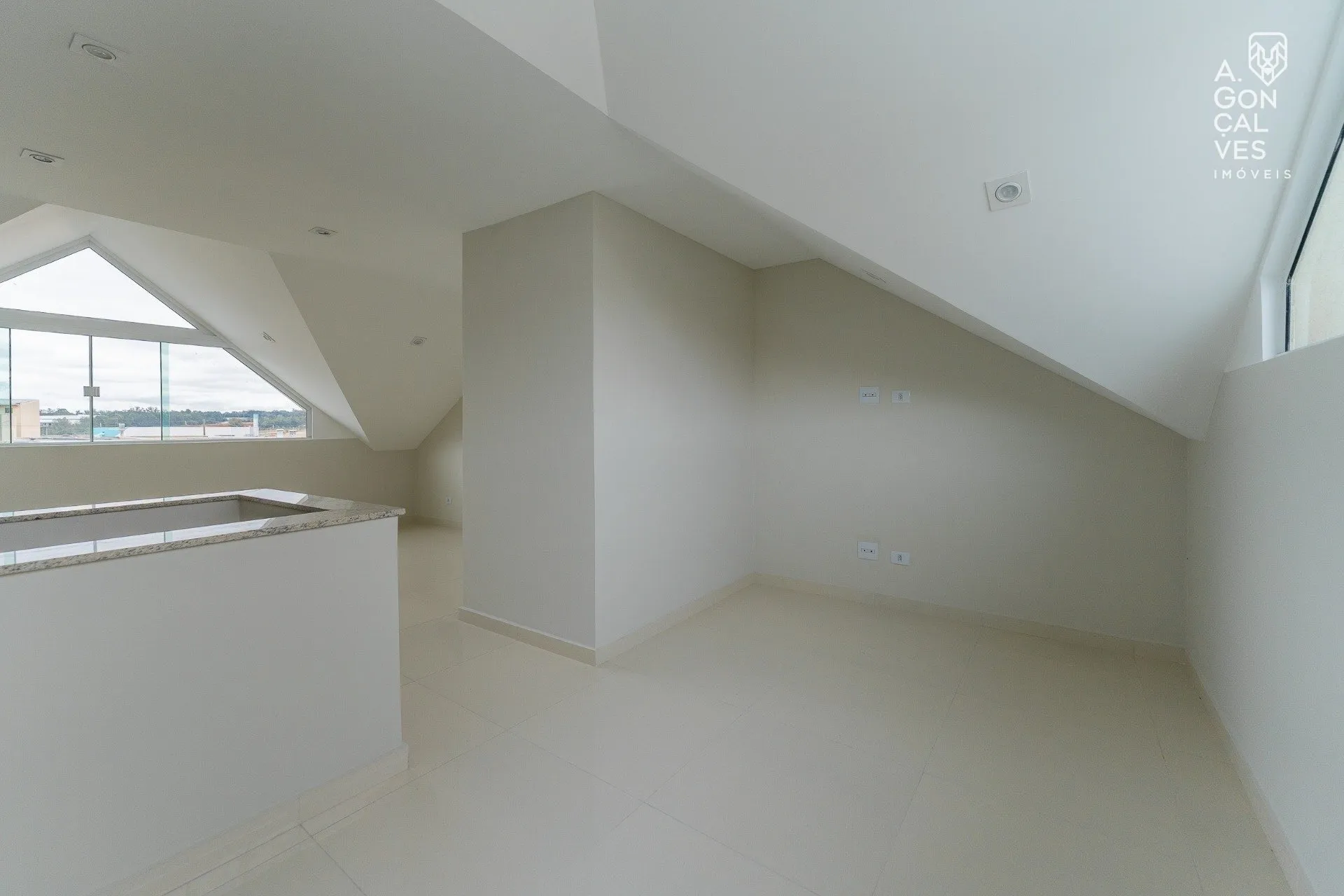 House with 3 bedrooms and an open-plan kitchen — photo 22