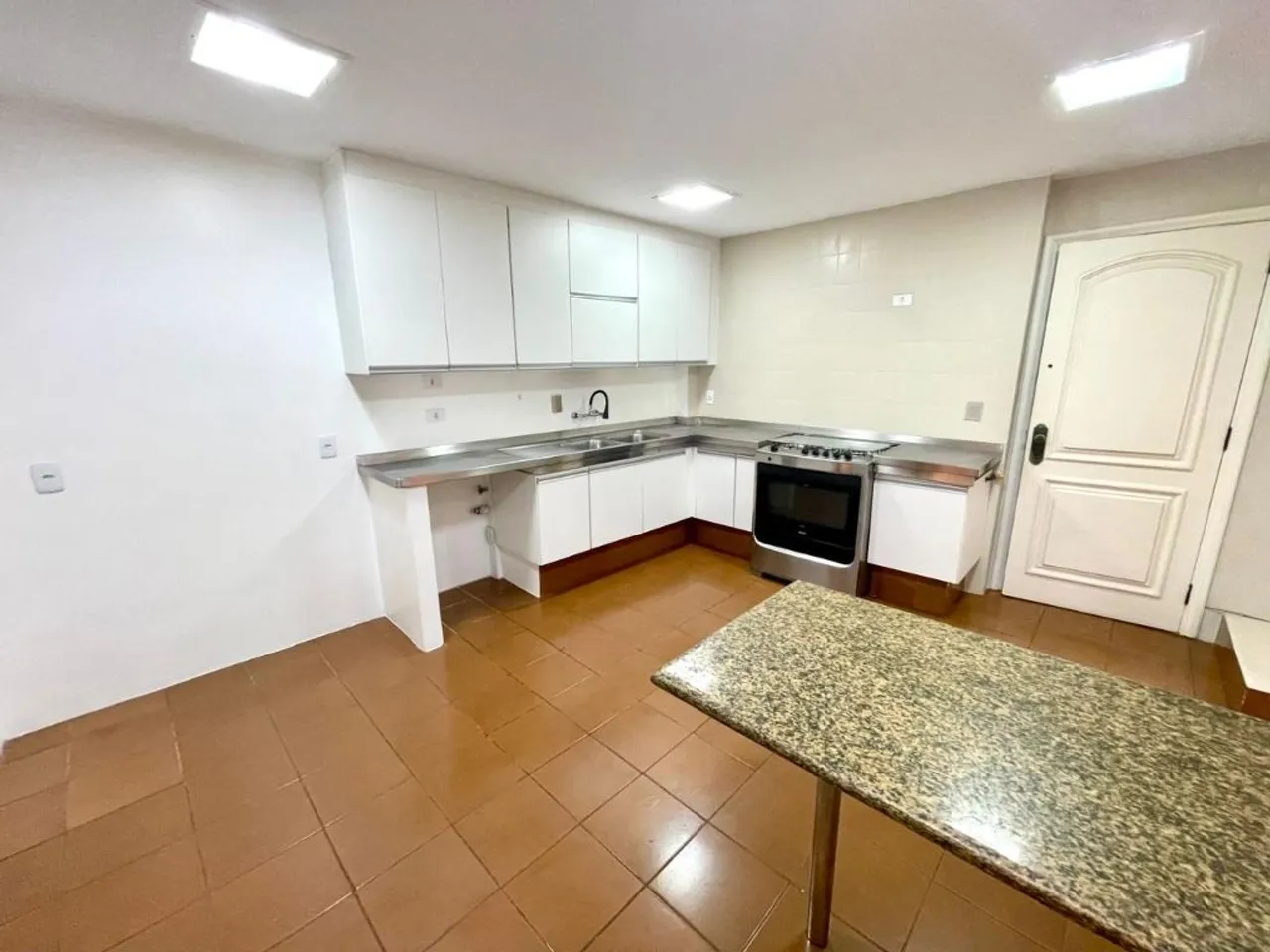 3-bedroom 3-bath apartment with 250 m² and 3 parking — photo 20