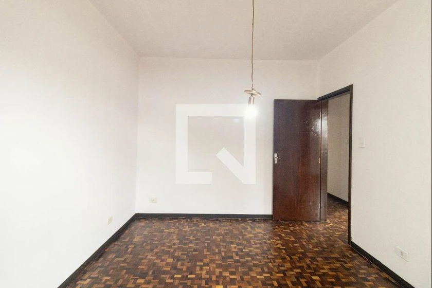 3-bedroom house with wood or laminate floors in Curitiba — photo 31