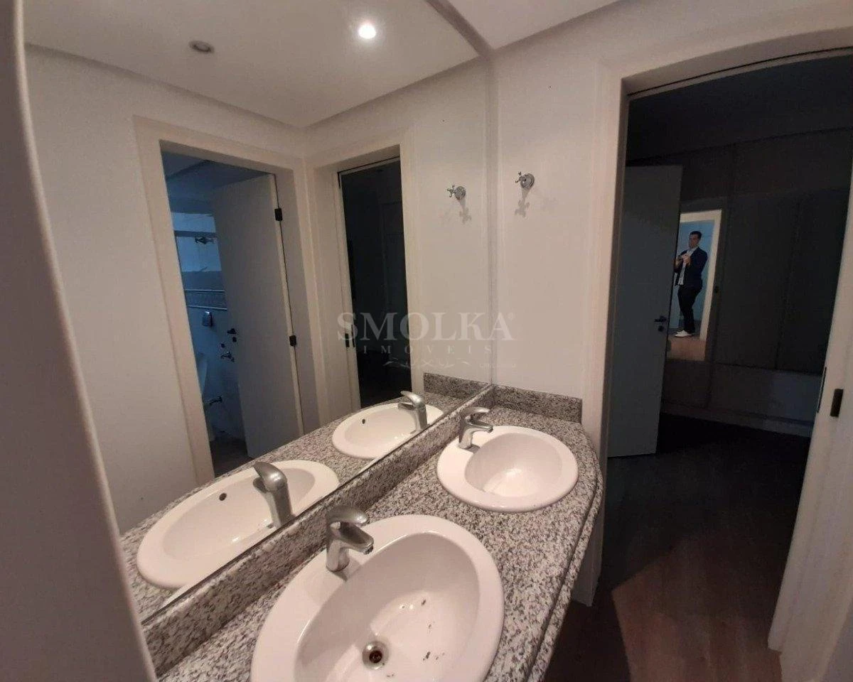 Ванна та 4 спальні: квартира 255 м² — photo 33