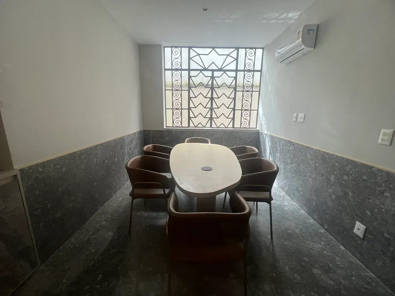 Furnished 1-bedroom apartment with separate gas kitchen — photo 16