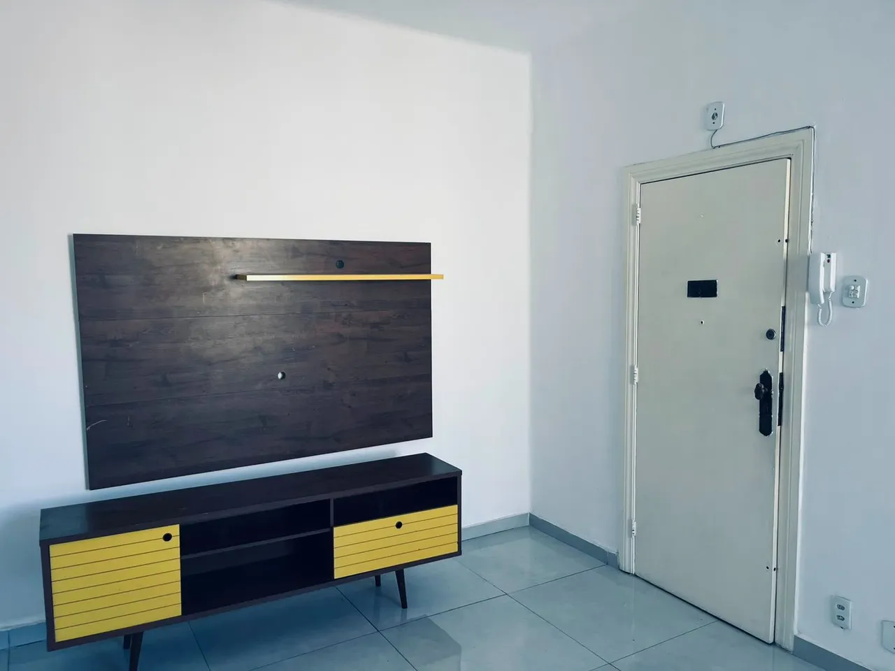 Unfurnished 2-bedroom apartment with a gas kitchen — photo 13