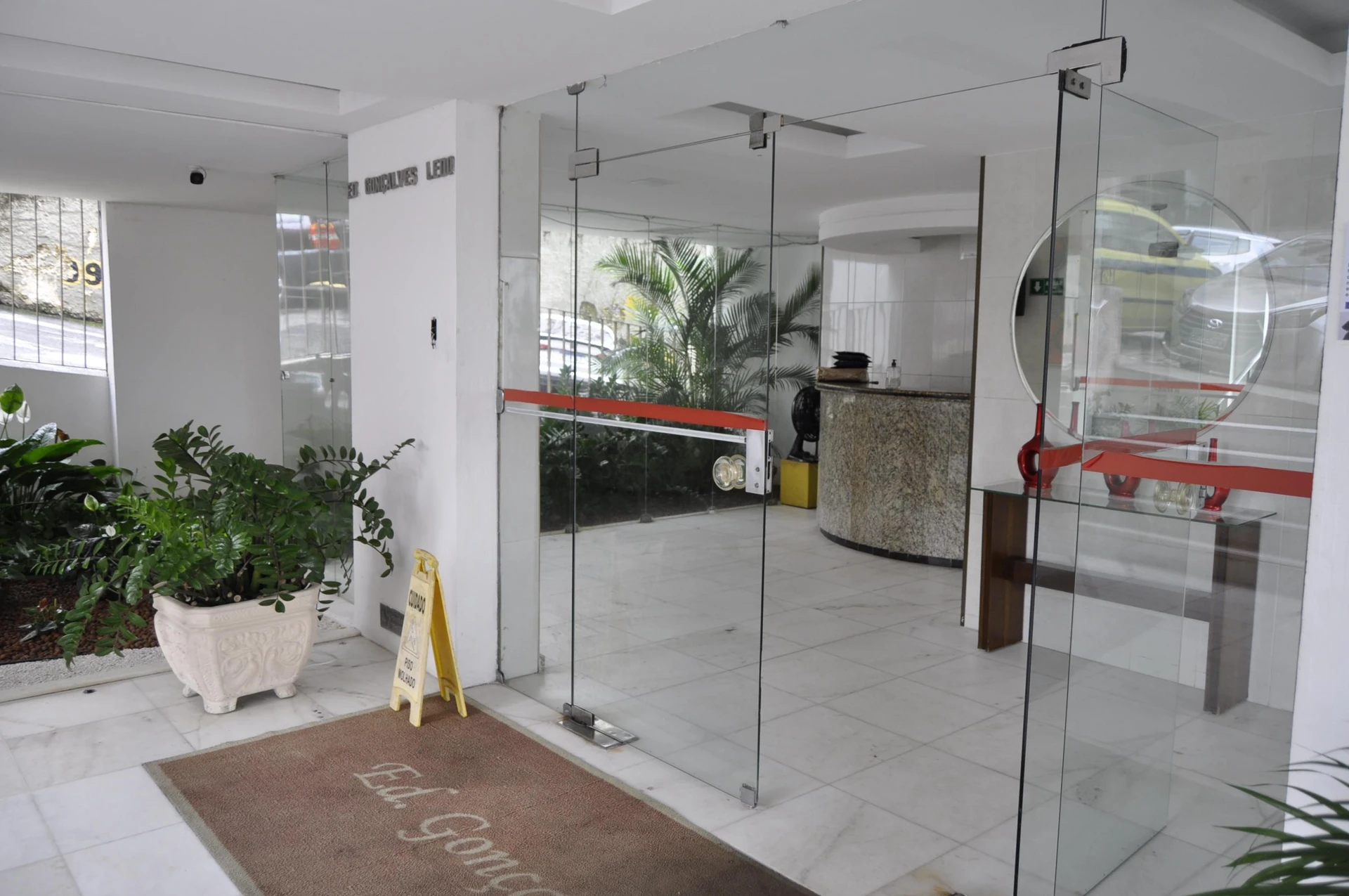 Glass-enclosed balcony in a 3-bedroom apartment, 65 m² — photo 27