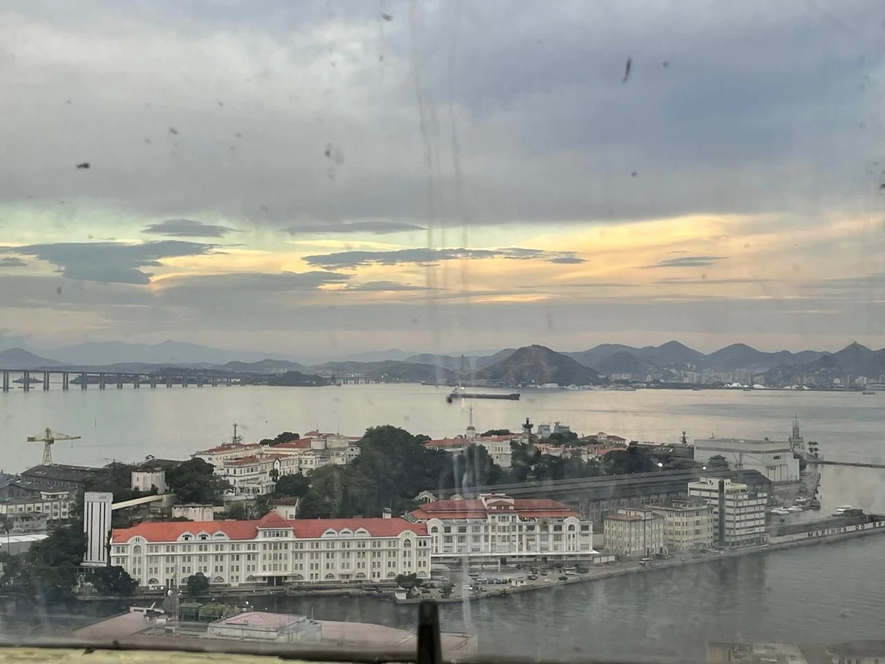 Furnished studio, 32 m², with a water view — photo 9