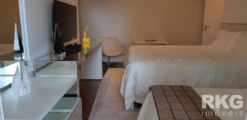 Unfurnished 4-bedroom apartment with 5 bathrooms — photo 8