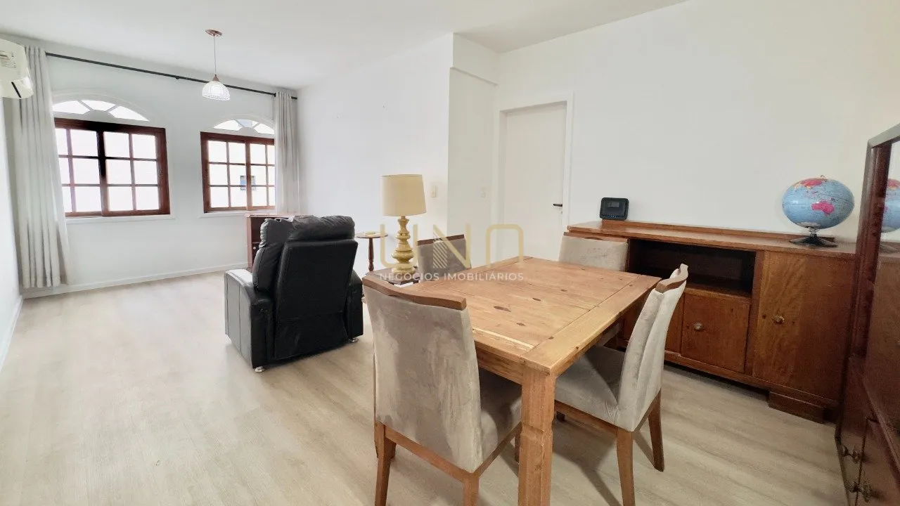 Vestidor y 2 dormitorios: departamento de 77 m² — photo 5
