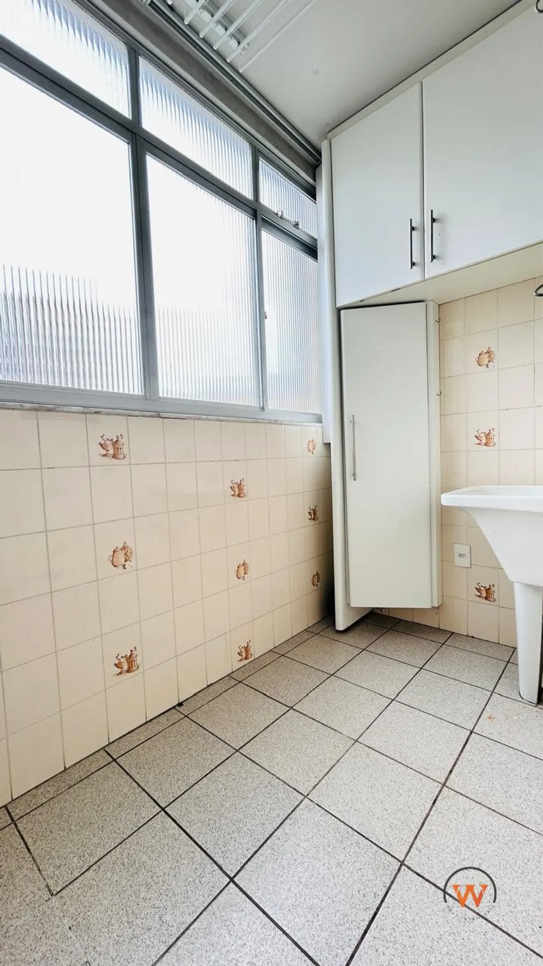 3-bedroom apartment with a separate kitchen and pets — photo 4