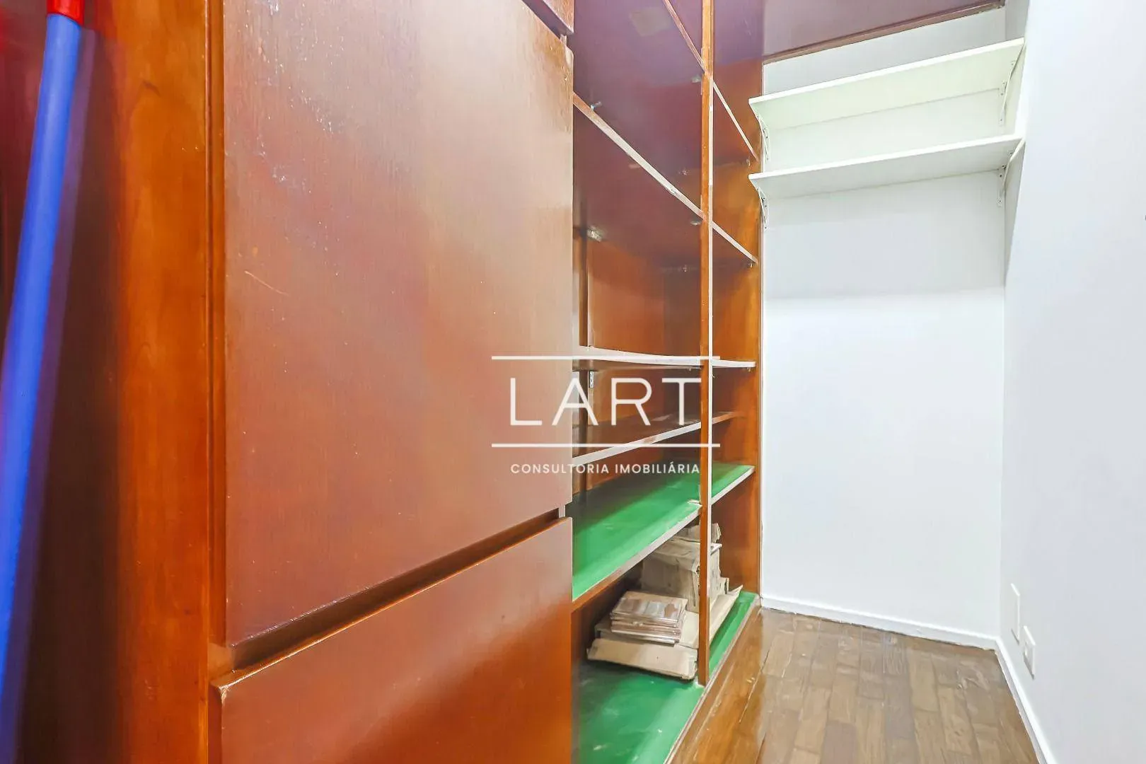4-bedroom apartment with balcony and 227 m² — photo 28