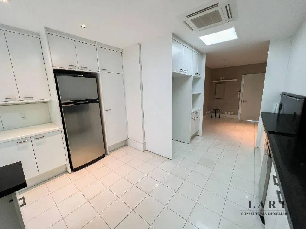 Apartamento com 3 dormitórios e 264 m² com 3 vagas — photo 39