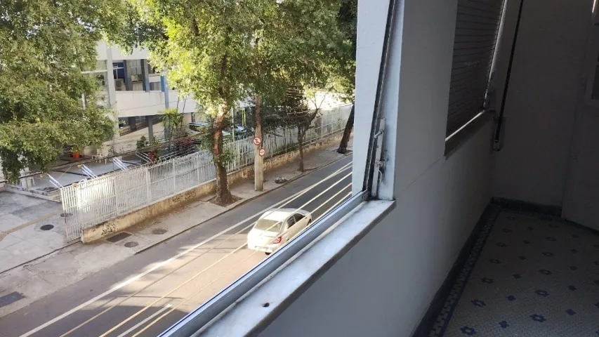 2-bedroom apartment with a separate kitchen and balcony — photo 11