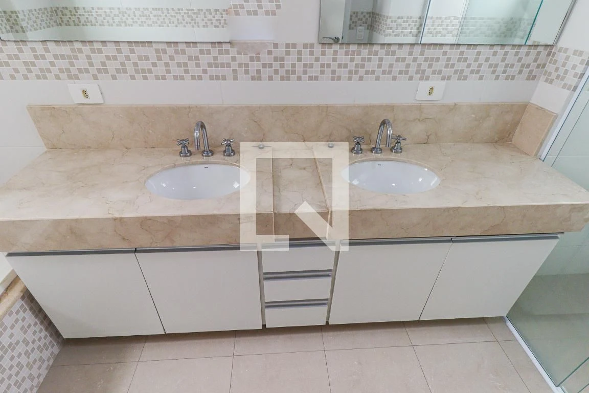 Apartment, 255 m², with a bathtub — photo 41