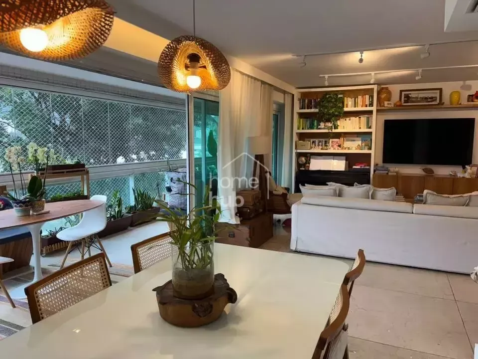 Furnished apartment, 169 m², with a glass-enclosed balcony — photo 5