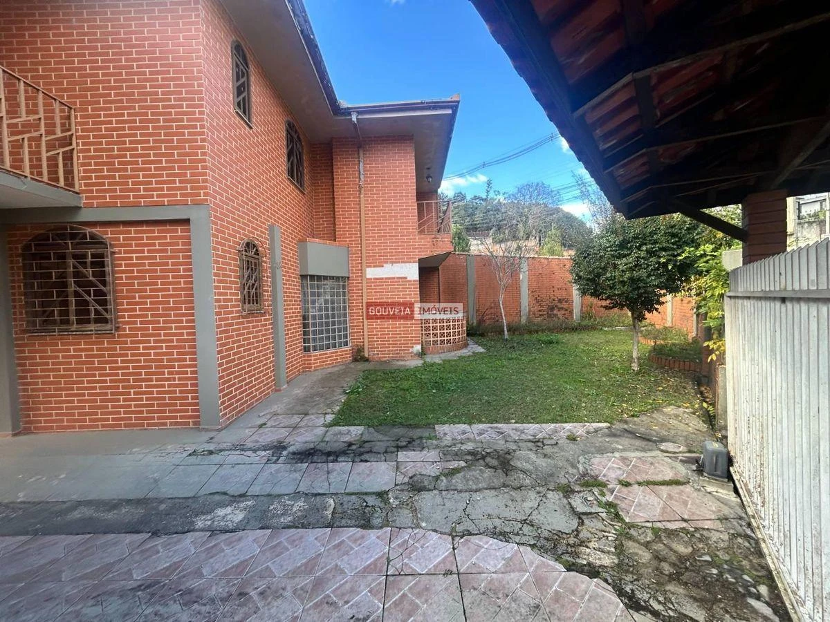 235 m² house with an en-suite and 3 parking spots — photo 9