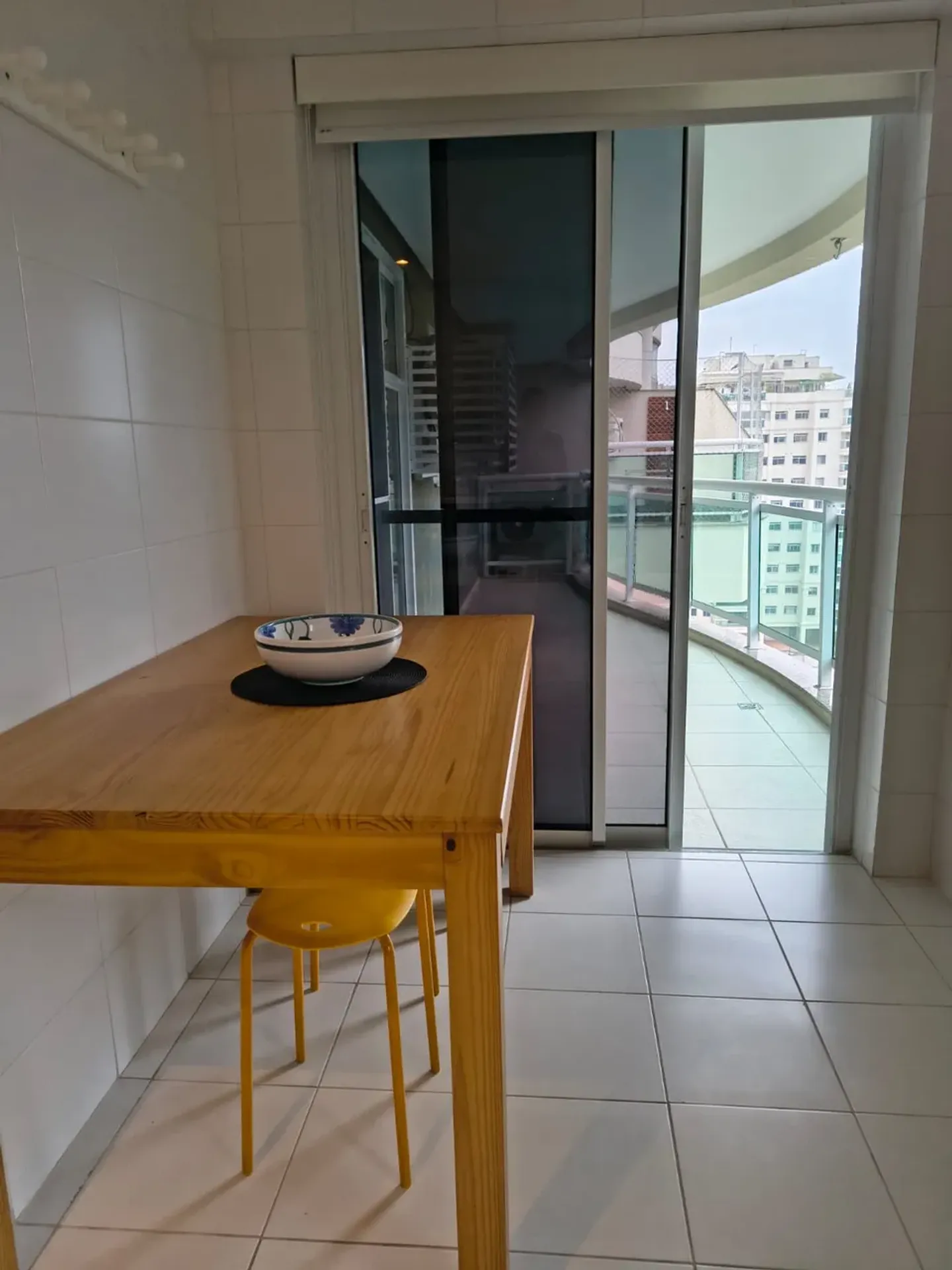Furnished 1-bedroom apartment 79 m² with glass balcony — photo 2