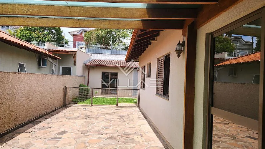 4-bedroom house with a washing machine in Curitiba — photo 17