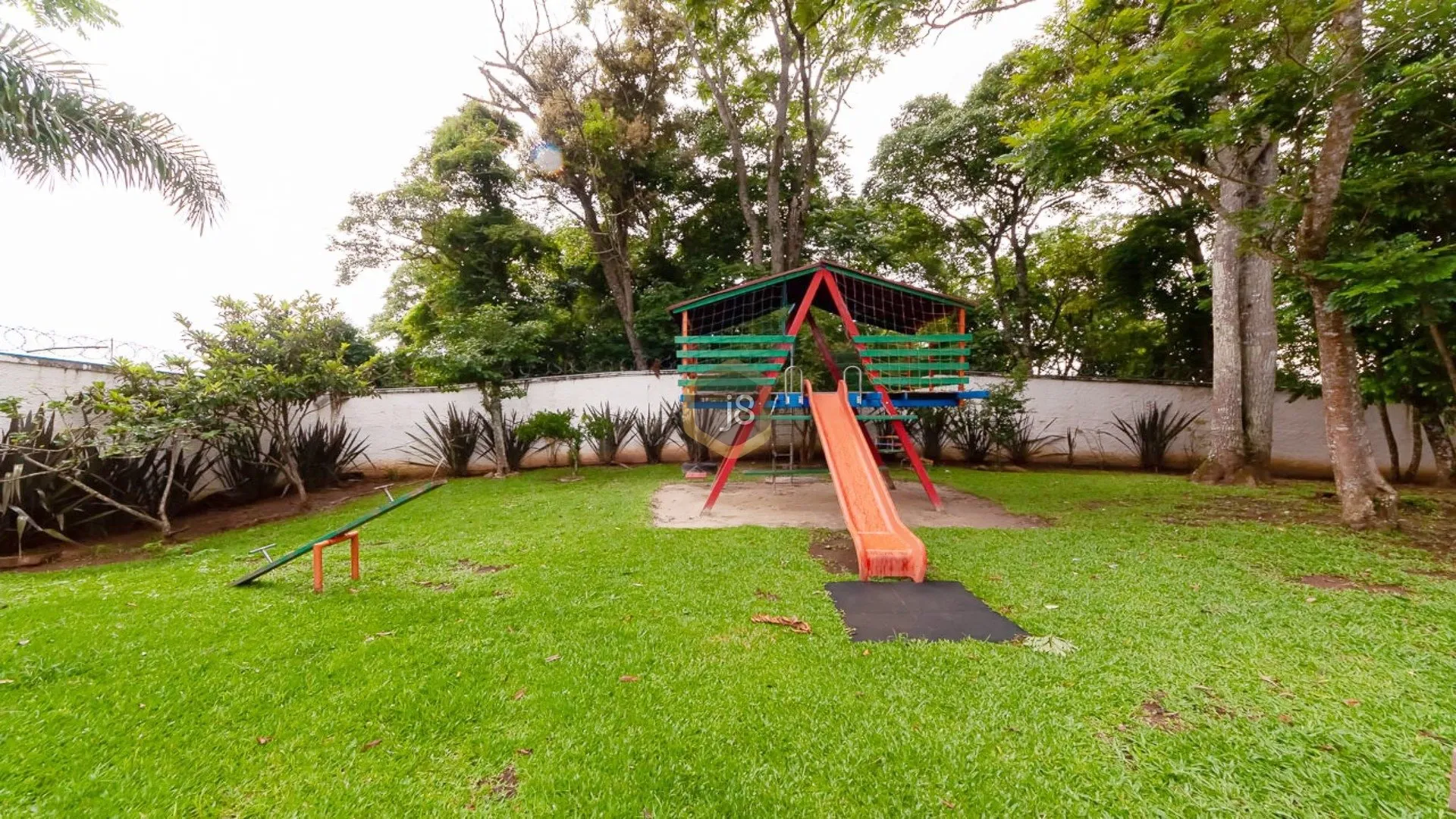 Casa com 5 suítes, 7 banheiros e 375 m² com varanda — photo 25