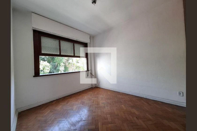 Wood or laminate floors in a one-bedroom apartment, 30 m² — photo 12