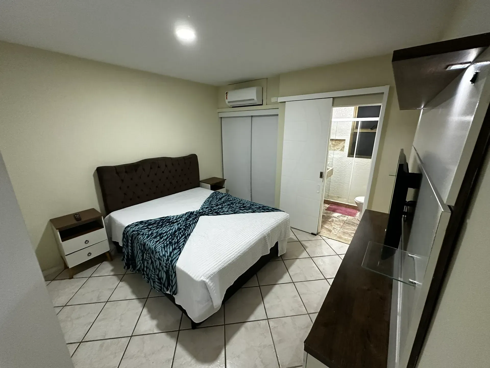 Furnished apartment with 2 bedrooms and 2 parking spaces — photo 21