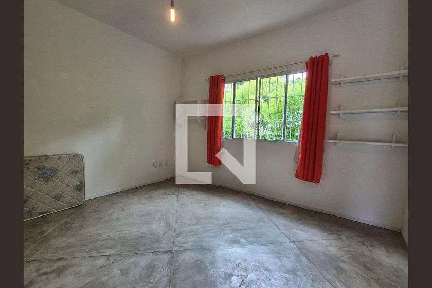 Casa de 3 quartos com 2 vagas e pets permitidos — photo 6