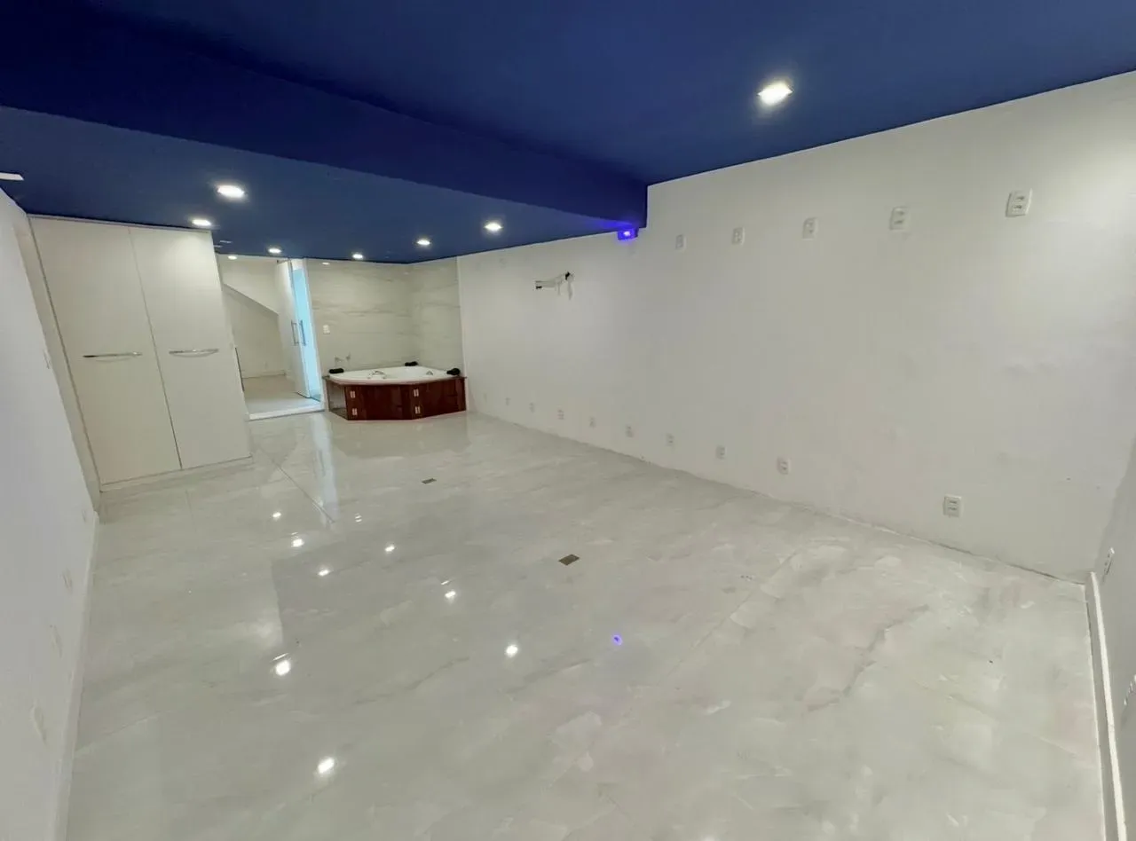 Casa com 5 quartos e 5 banheiros — photo 28
