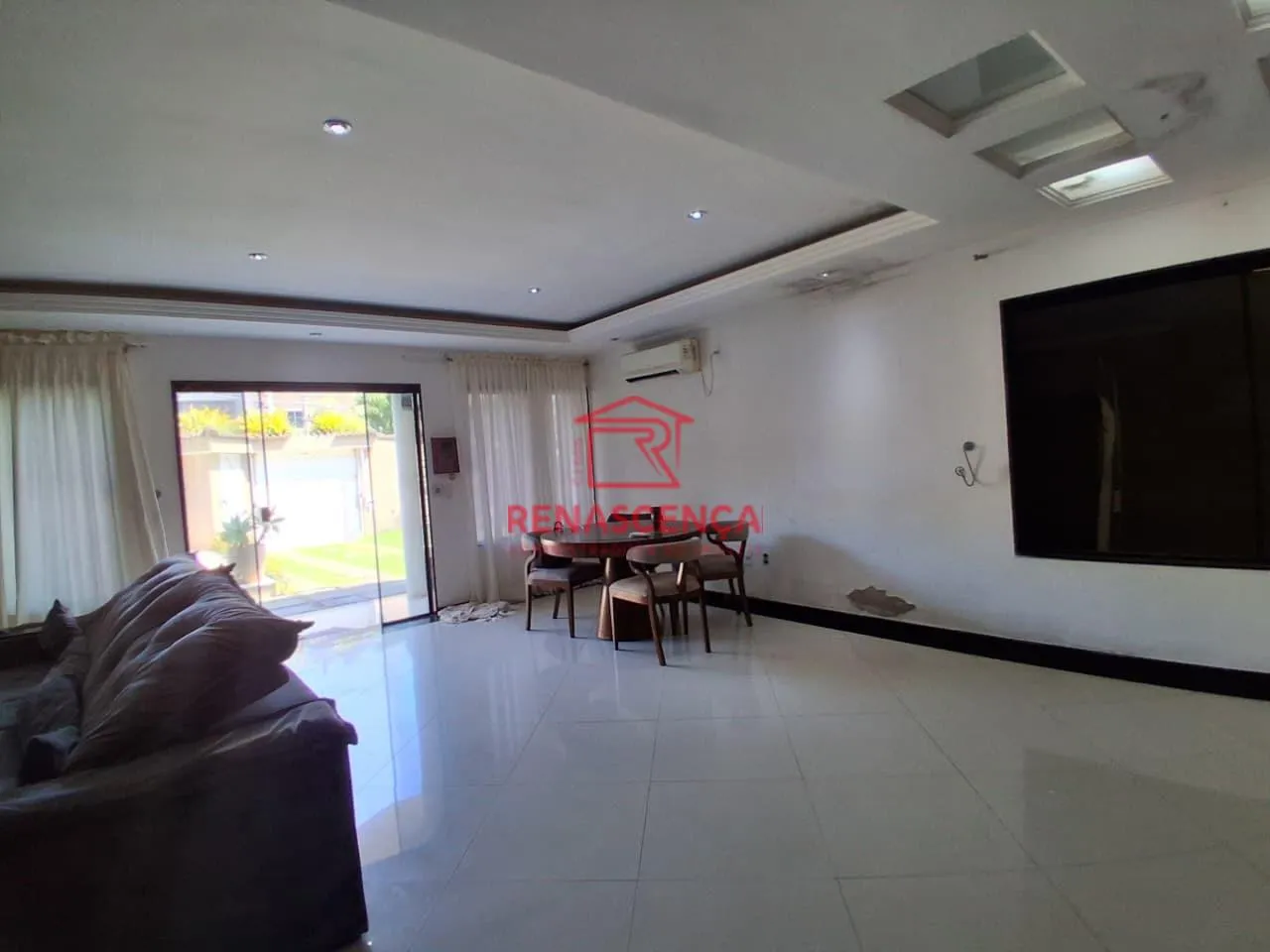 Гардеробная и 4 спальни: дом 323 м² — photo 14