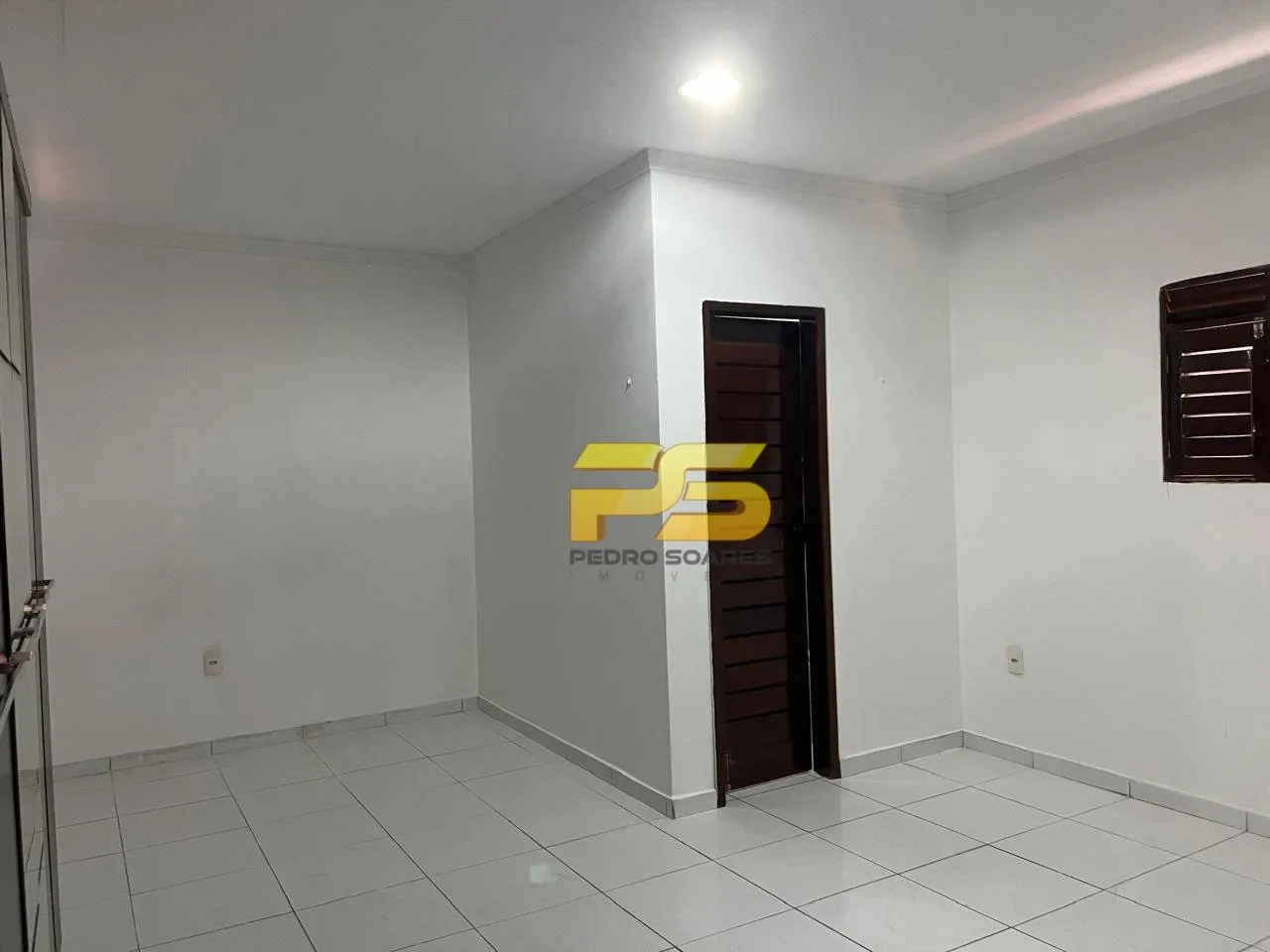 House with 5 bedrooms and 3 en-suite baths, 250 m² — photo 12