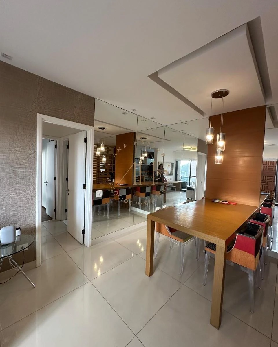 Furnished 2-bedroom apartment with city-view windows — photo 6