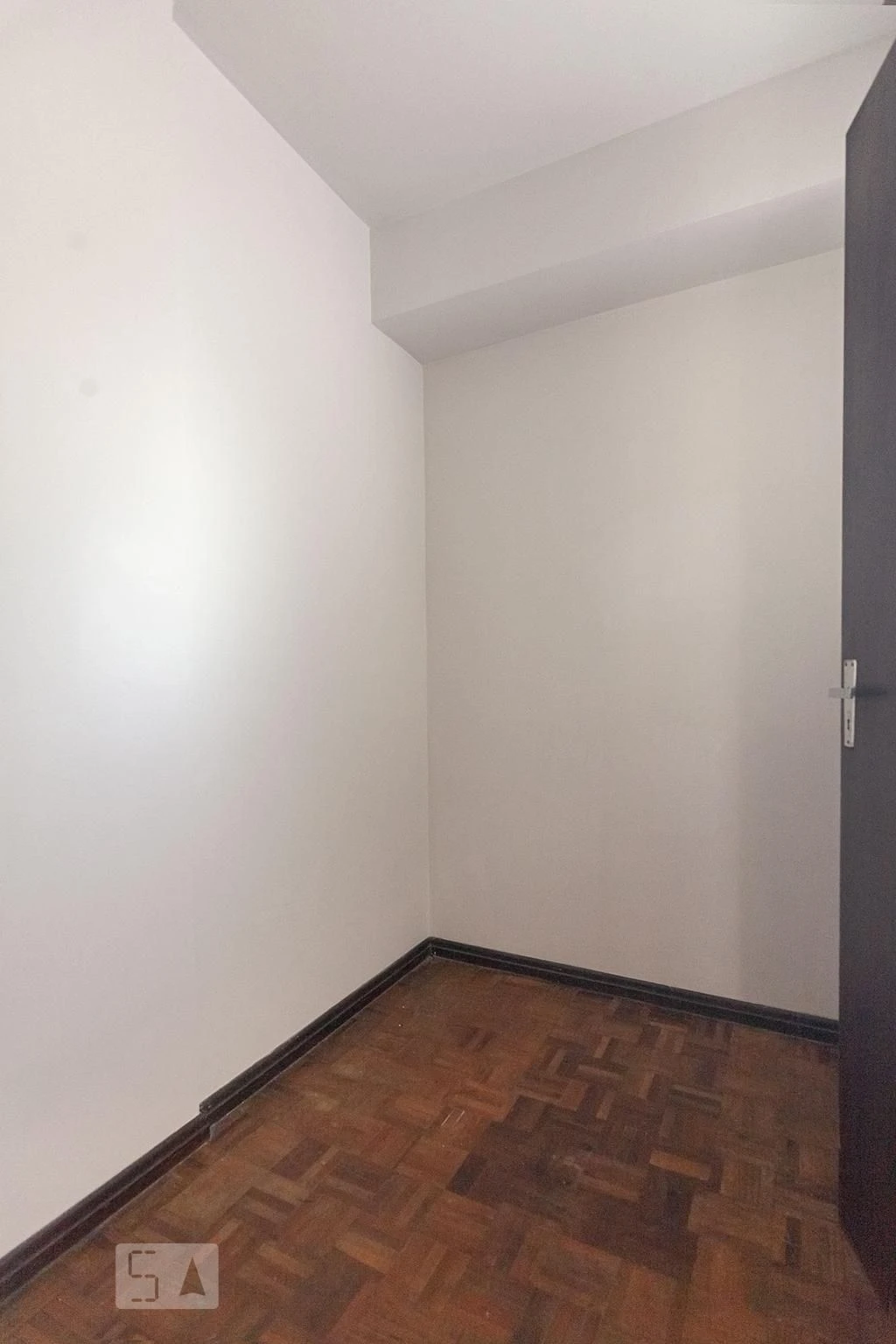 Unfurnished apartment with 3 bedrooms and 1 bathroom — photo 7