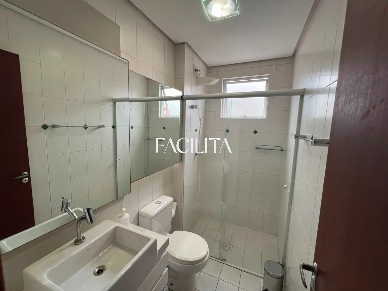 1st-floor apartment with 2 bedrooms and 1 en-suite — photo 17