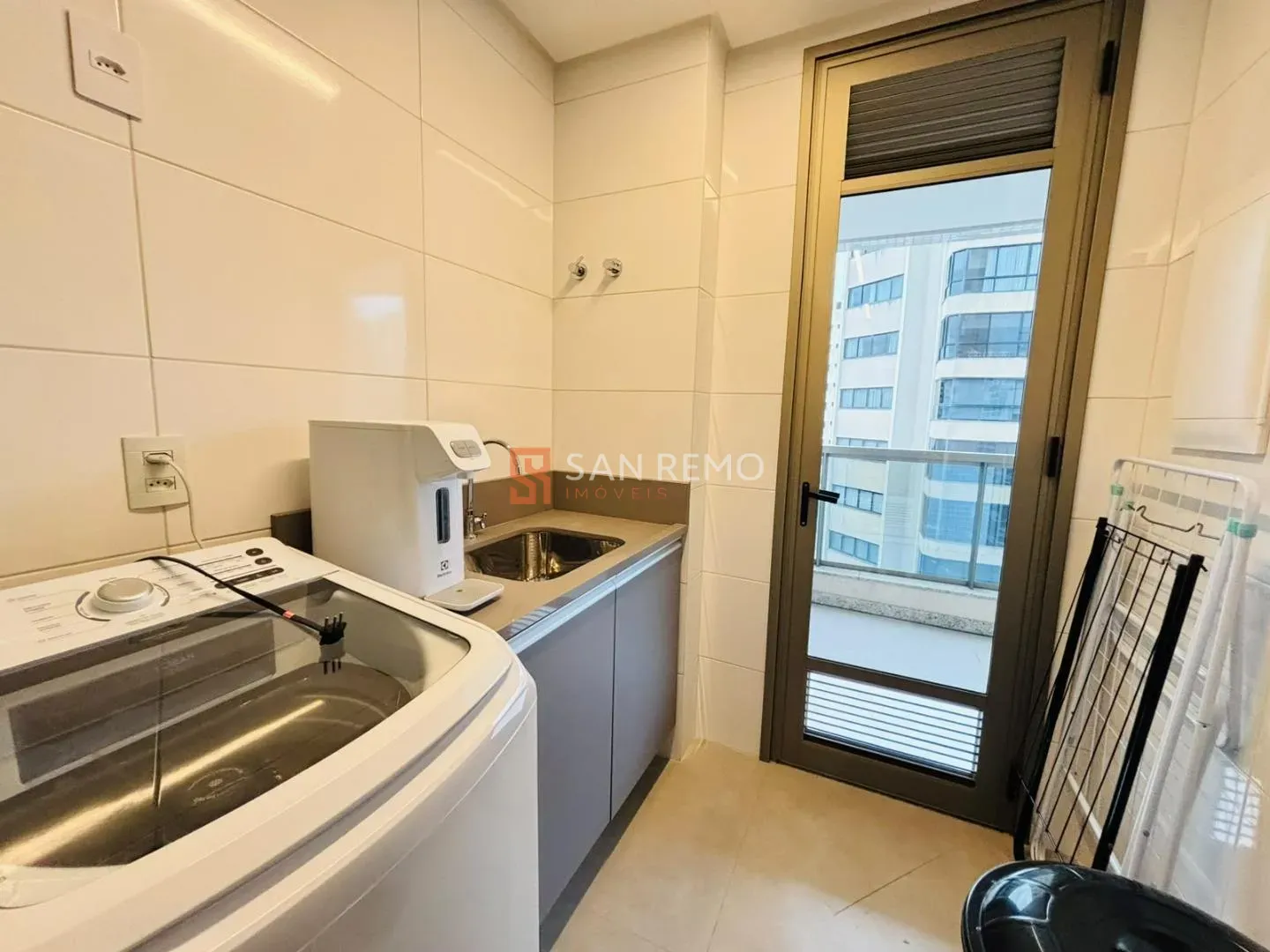 Furnished apartment, 100 m², with floor-to-ceiling windows — photo 24