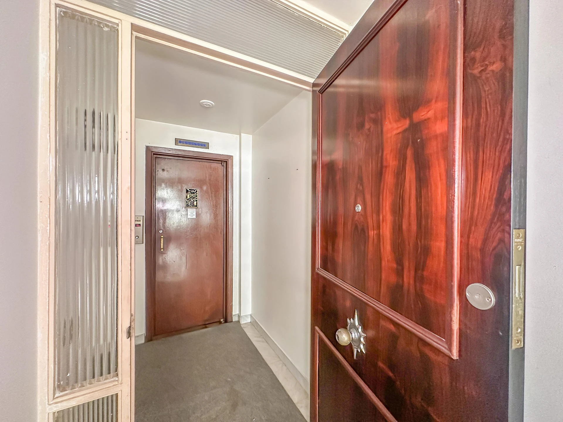 140 m² apartment with a jacuzzi and a bathtub — photo 58
