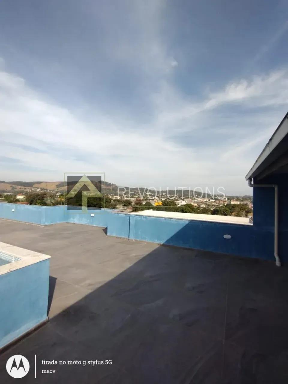 2-bedroom apartment with balcony and laundry area — photo 8