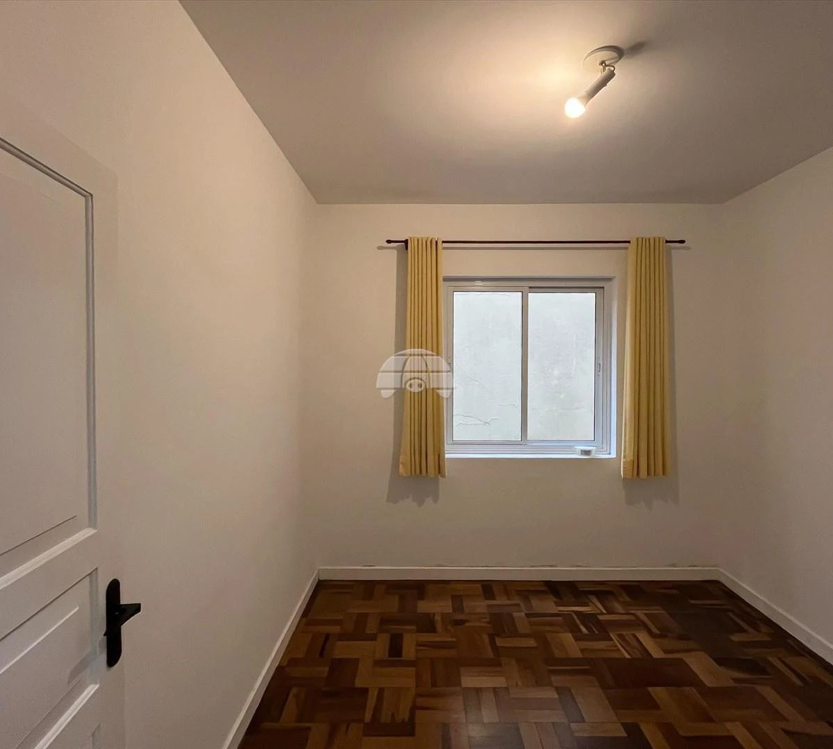3-bedroom apartment with a bathtub — photo 3