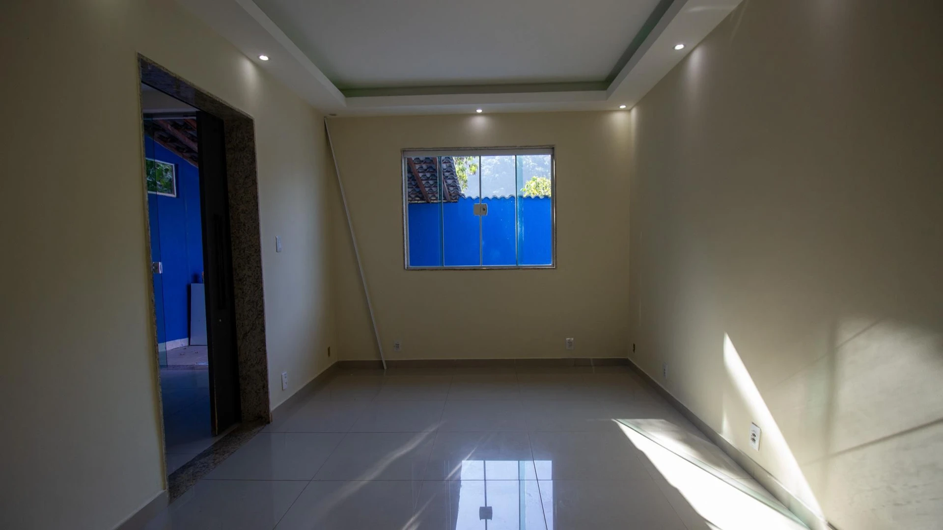 Casa con 2 dormitorios, cocina independiente y 2 plazas