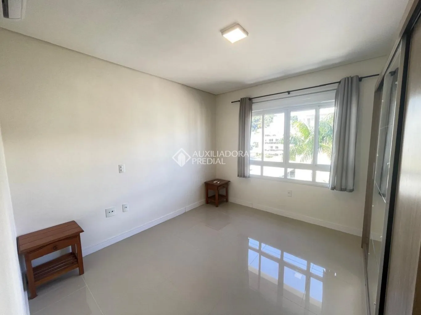 Apartamento amueblado de 3 dormitorios con cocina abierta — photo 9