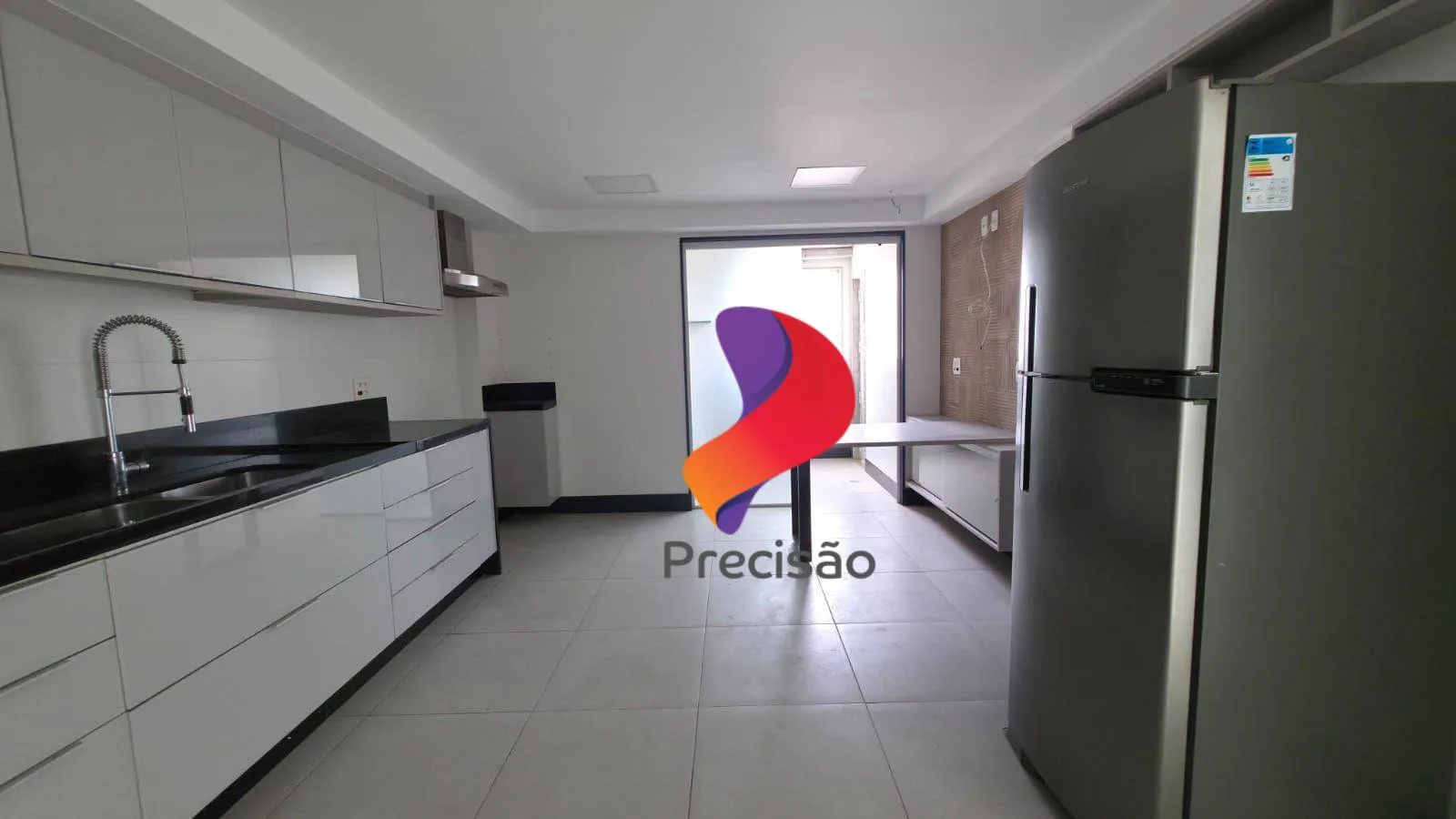 Rental apartment with 3 bedrooms and 5 bathrooms — photo 7