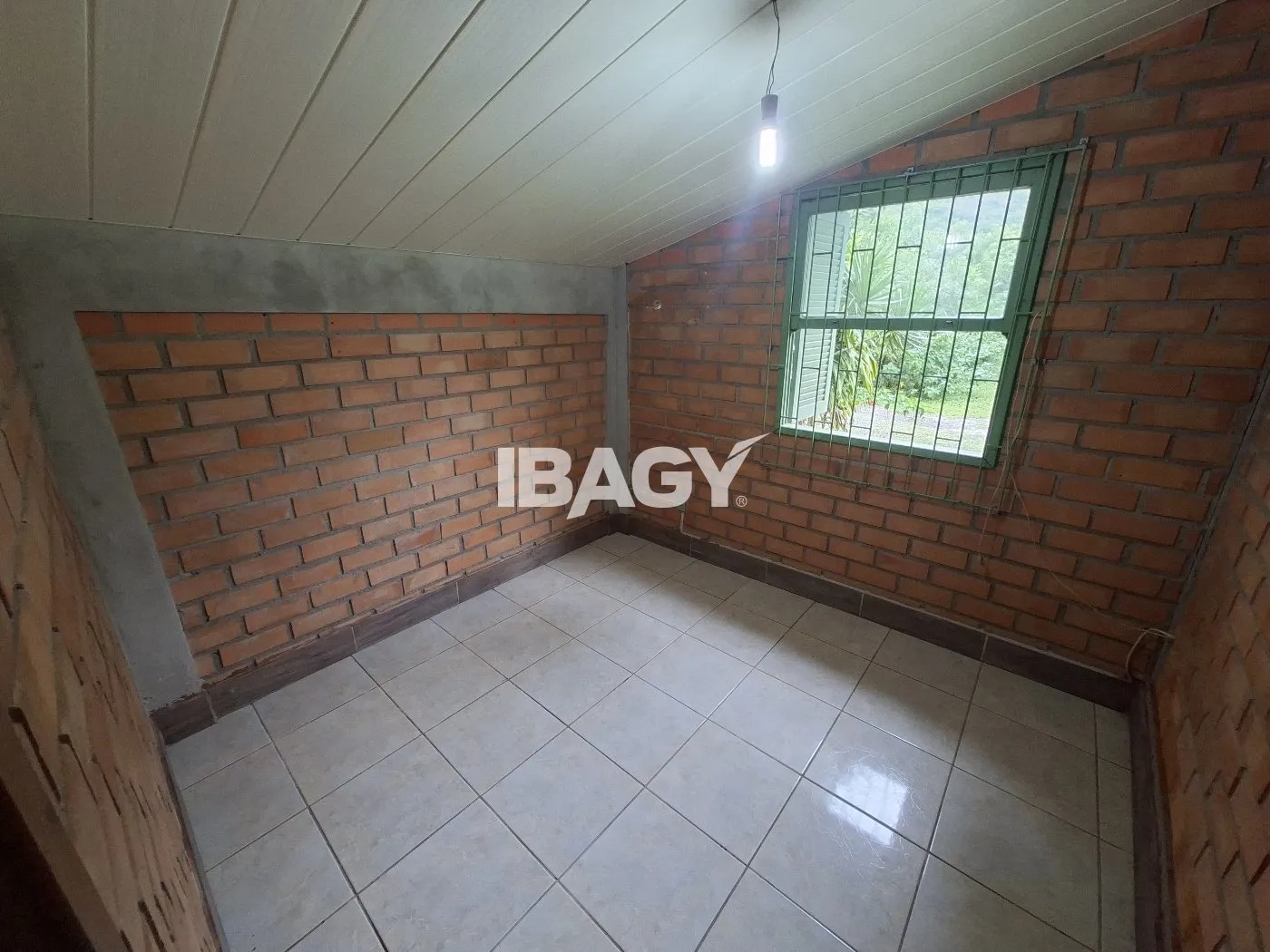 4-bedroom house with a mountain view — photo 11