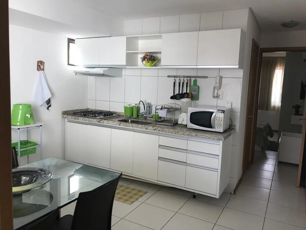 Apartamento mobiliado com 1 quarto e varanda