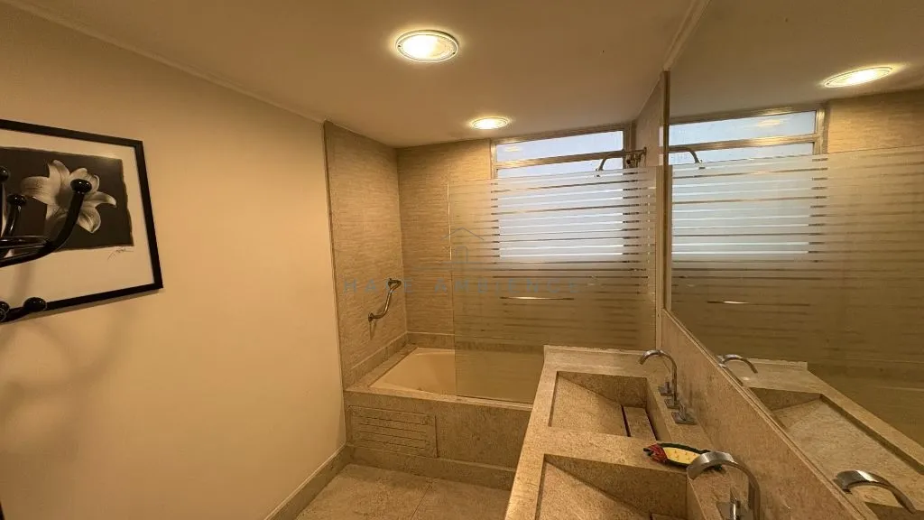 4-bedroom apartment with 4 bathrooms and 350 m² — photo 17