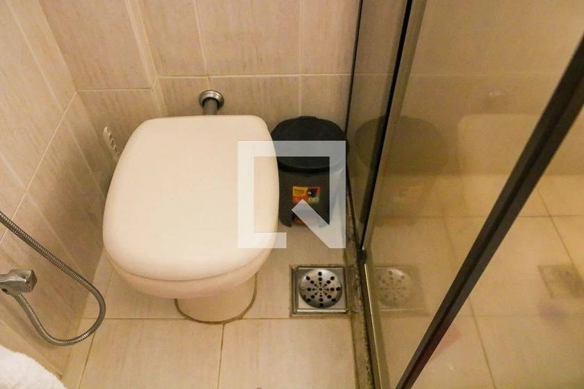 3-bedroom apartment with a suite and glass-enclosed showers — photo 31