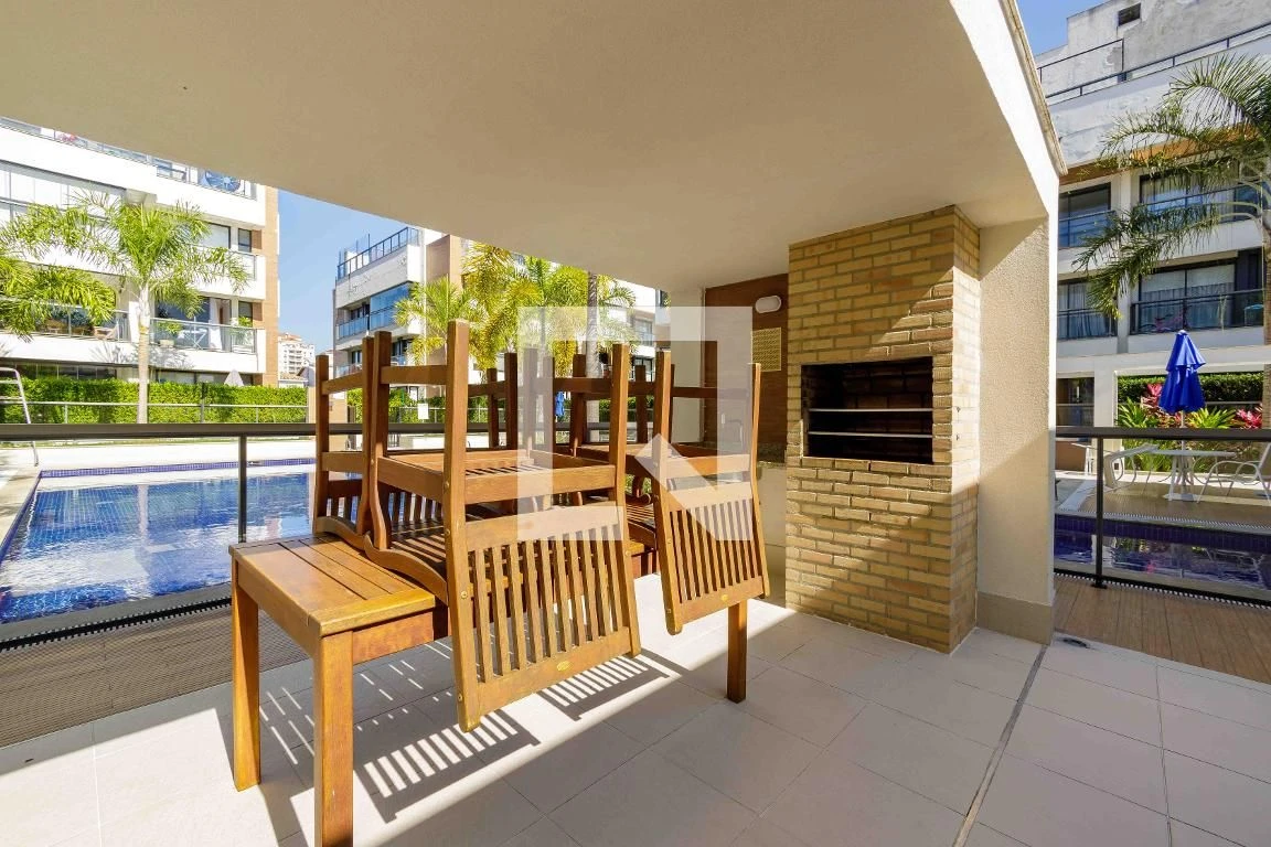 Apartamento mobiliado com 4 quartos e 4 banheiros — photo 31