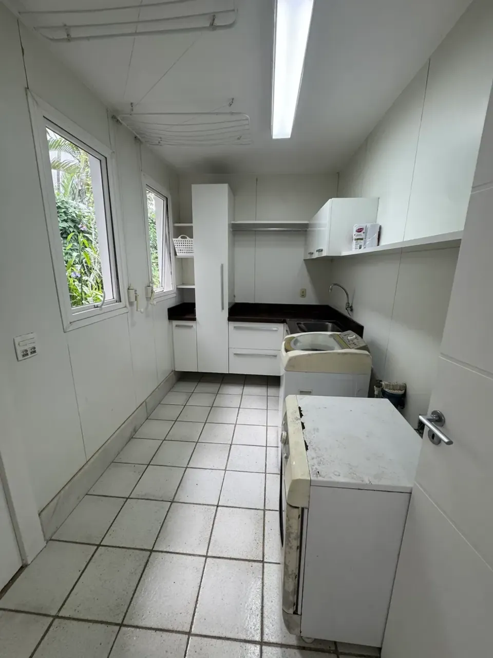 Linear house with 5 bedrooms and 5 bathrooms, separate kitchen — photo 15