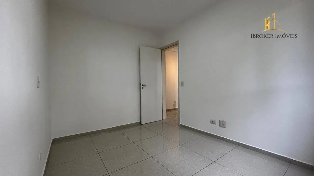 2-bedroom apartment with a closed kitchen and stove — photo 16