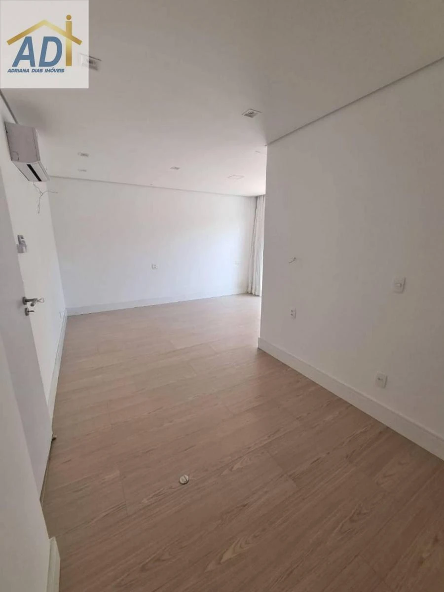 Floor-to-ceiling windows in a 6-bedroom house, 300 m² — photo 23