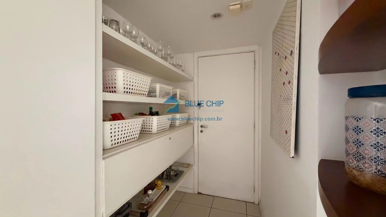Furnished 3-bedroom apartment with enclosed balcony — photo 18