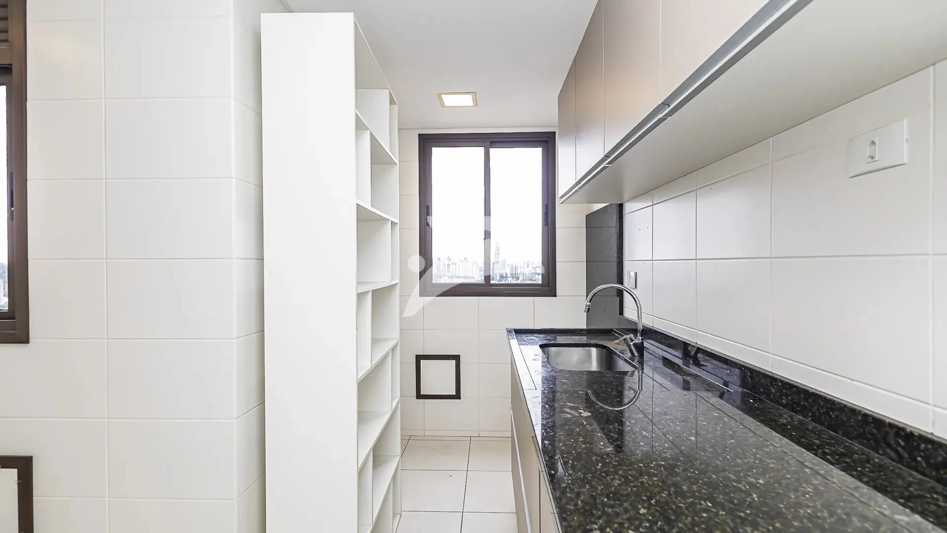Top-floor apartment with 2 bedrooms and private terrace