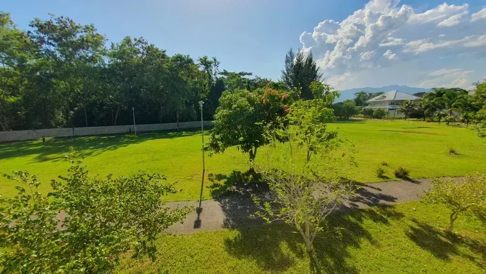 650 m² house with 6 en-suite bedrooms and 4 parking spots — photo 77