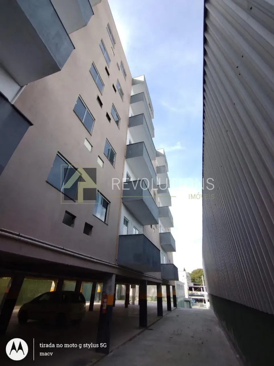 2-bedroom apartment with balcony and laundry area — photo 9